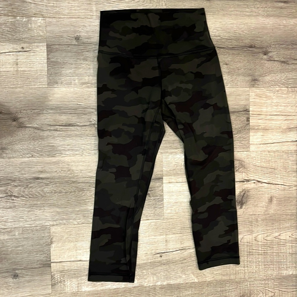 Lulu align high rise. Crop